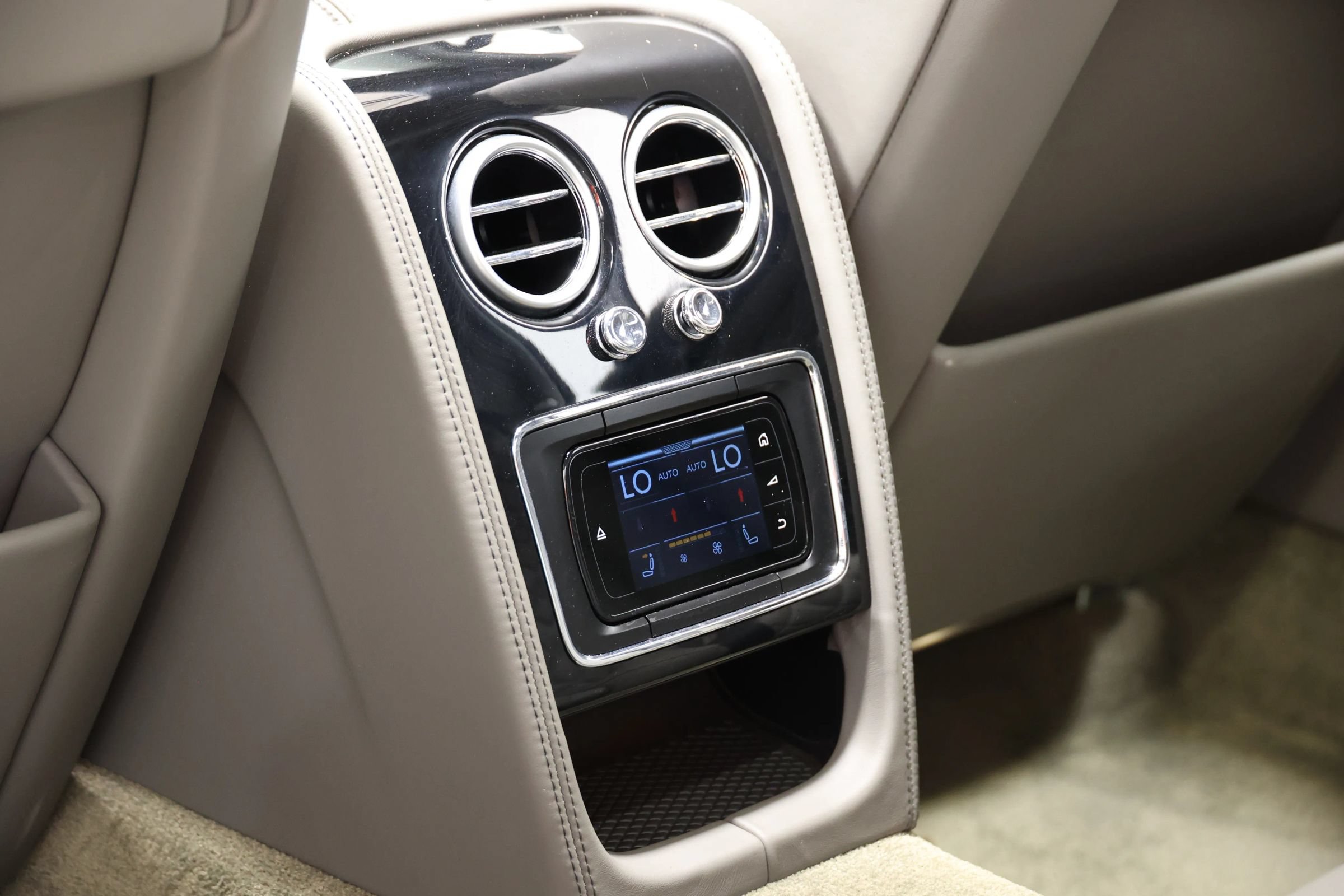 Used 2018 Bentley Flying Spur S W12 AWD/4WD image 63