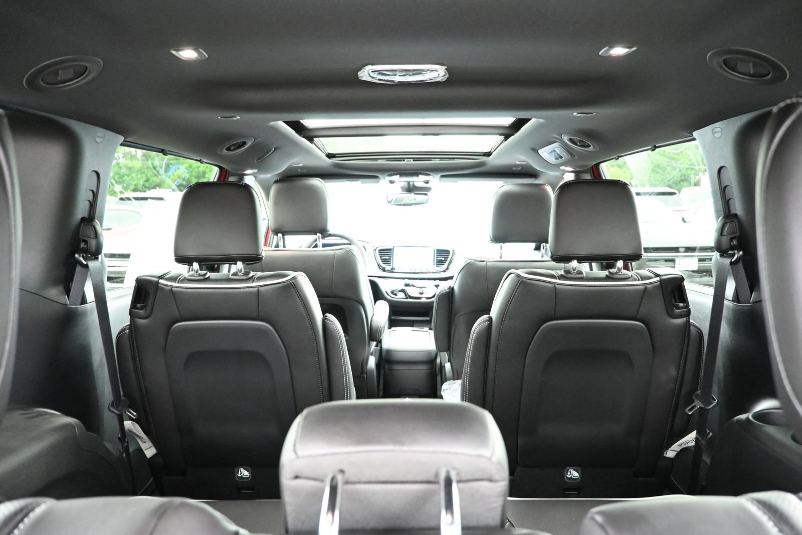 New 2027 Chrysler Pacifica Limited AWD/4WD image 34