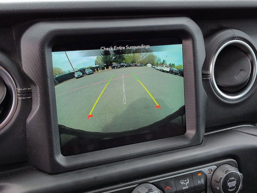 Used 2021 Jeep Wrangler Unlimited Sahara w/ Cold Weather Group AWD/4WD image 18