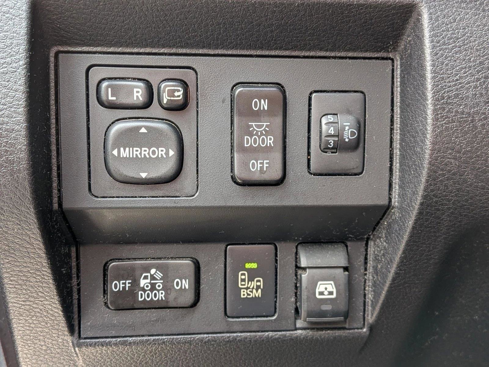 Used 2014 Toyota Tundra Platinum AWD/4WD image 17