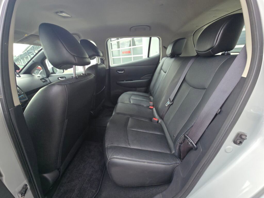 Used 2013 Nissan Leaf SL w/ Premium Pkg image 13