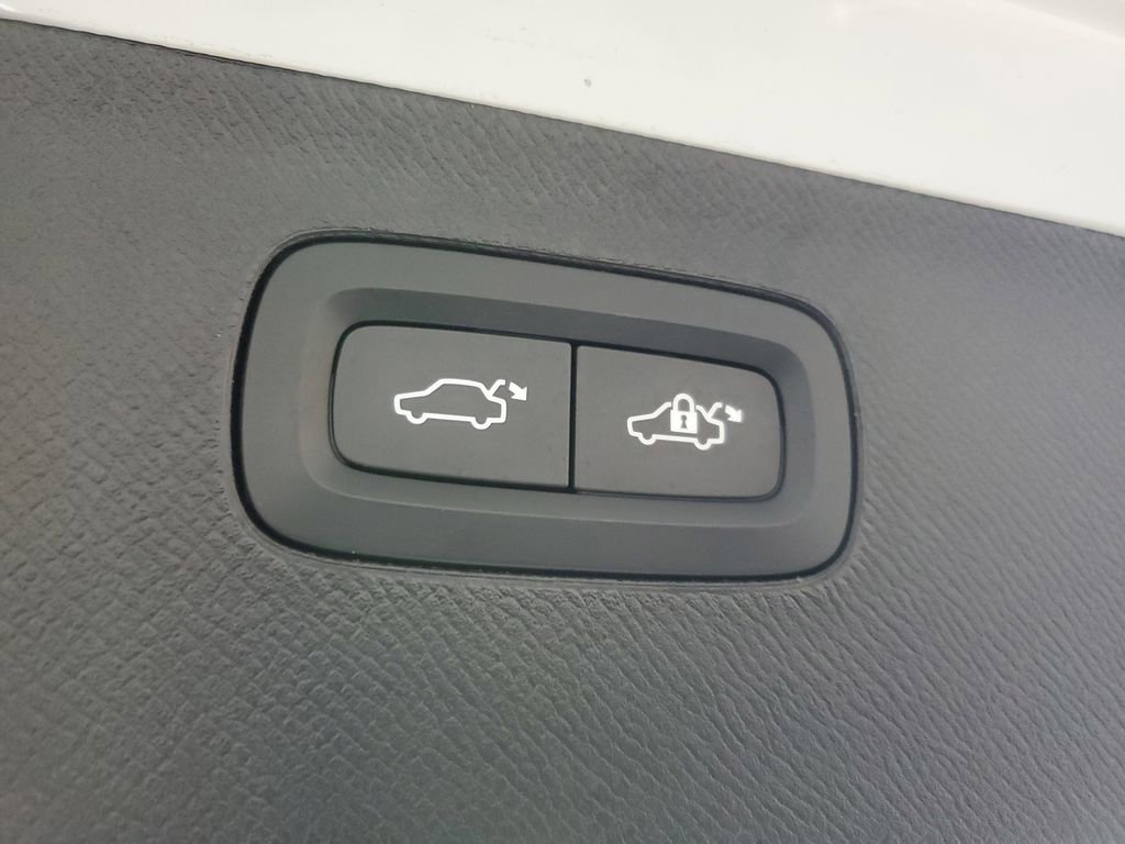 Used 2024 Volvo XC90 T8 Plus image 12