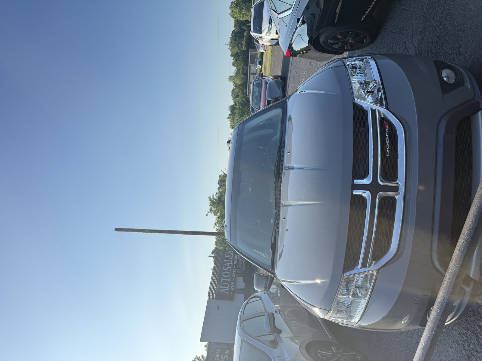 Used 2019 Dodge Journey SE FWD image 1