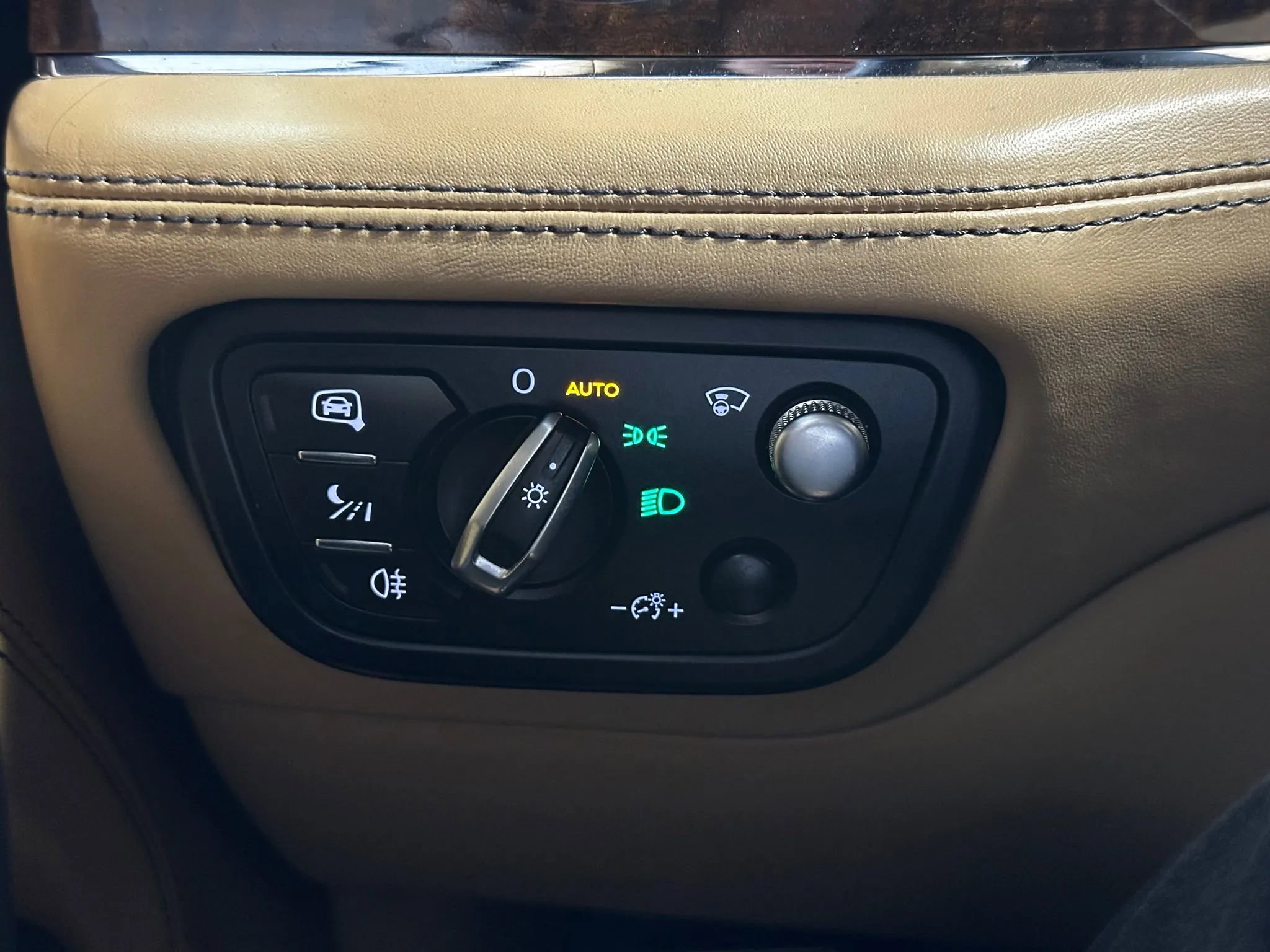 Used 2017 Bentley Bentayga image 33