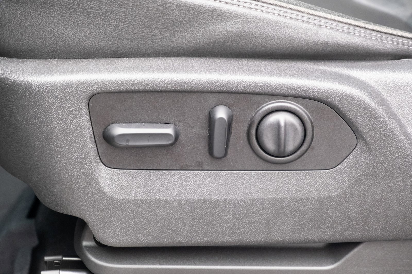 Used 2020 Chevrolet Silverado 3500 High Country w/ Technology Package image 14