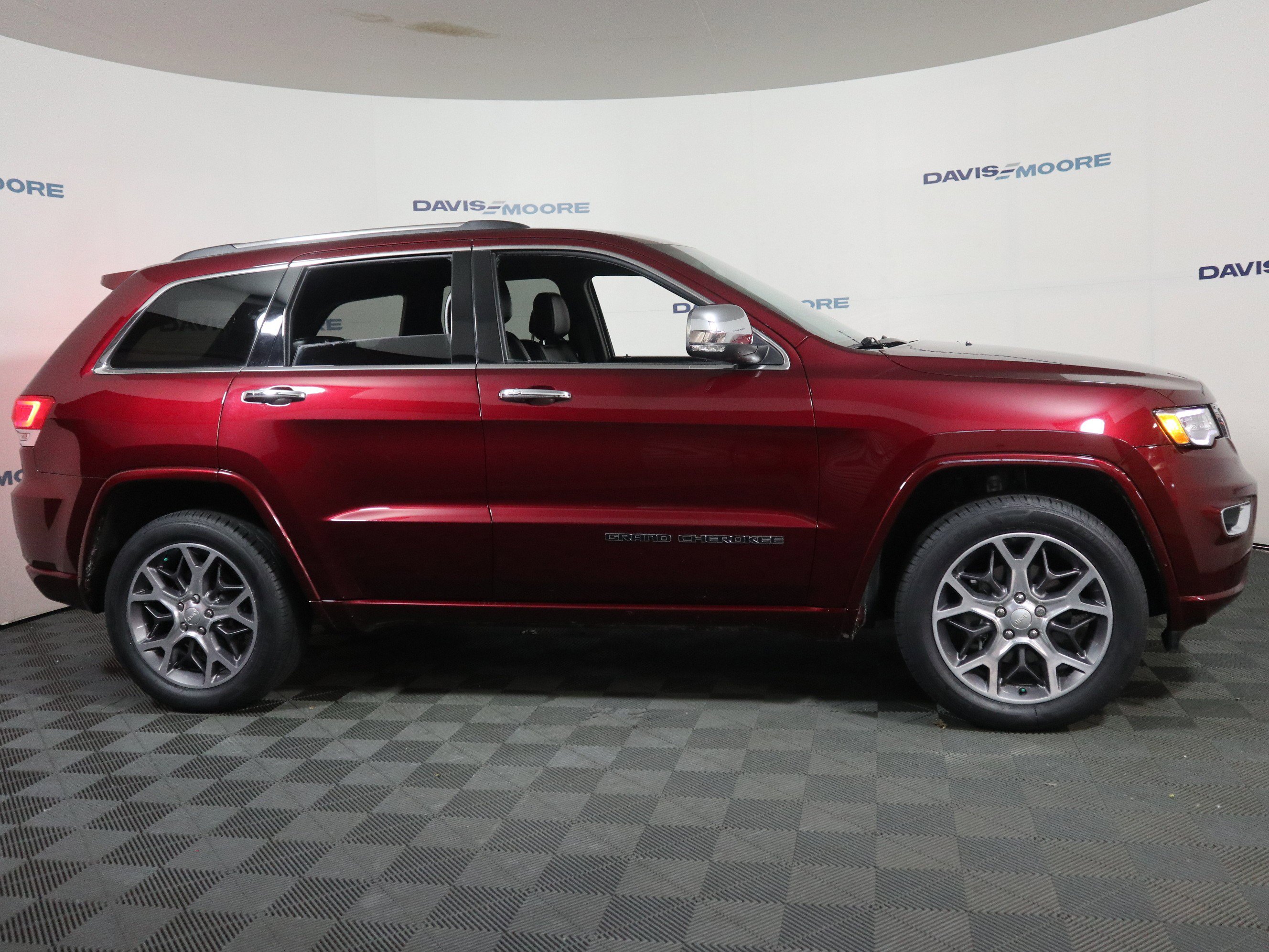 Used 2020 Jeep Grand Cherokee Overland image 4