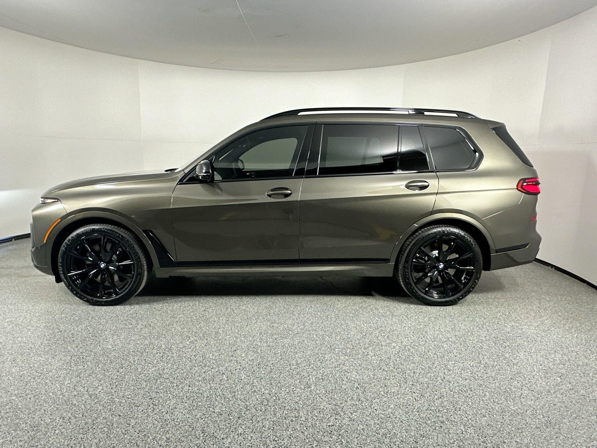 New 2026 BMW X7 M60i image 8