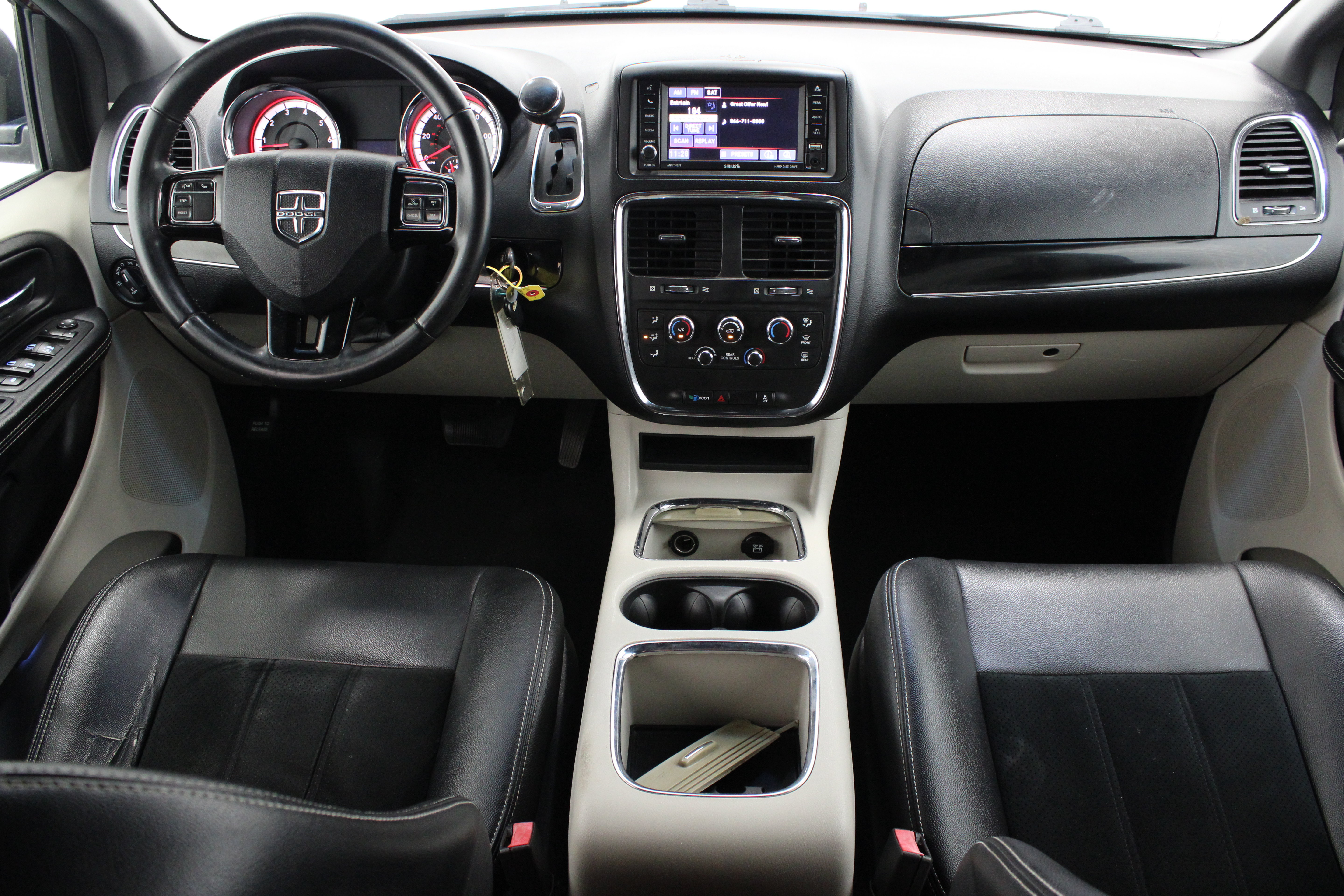 Used 2017 Dodge Grand Caravan SXT FWD image 28