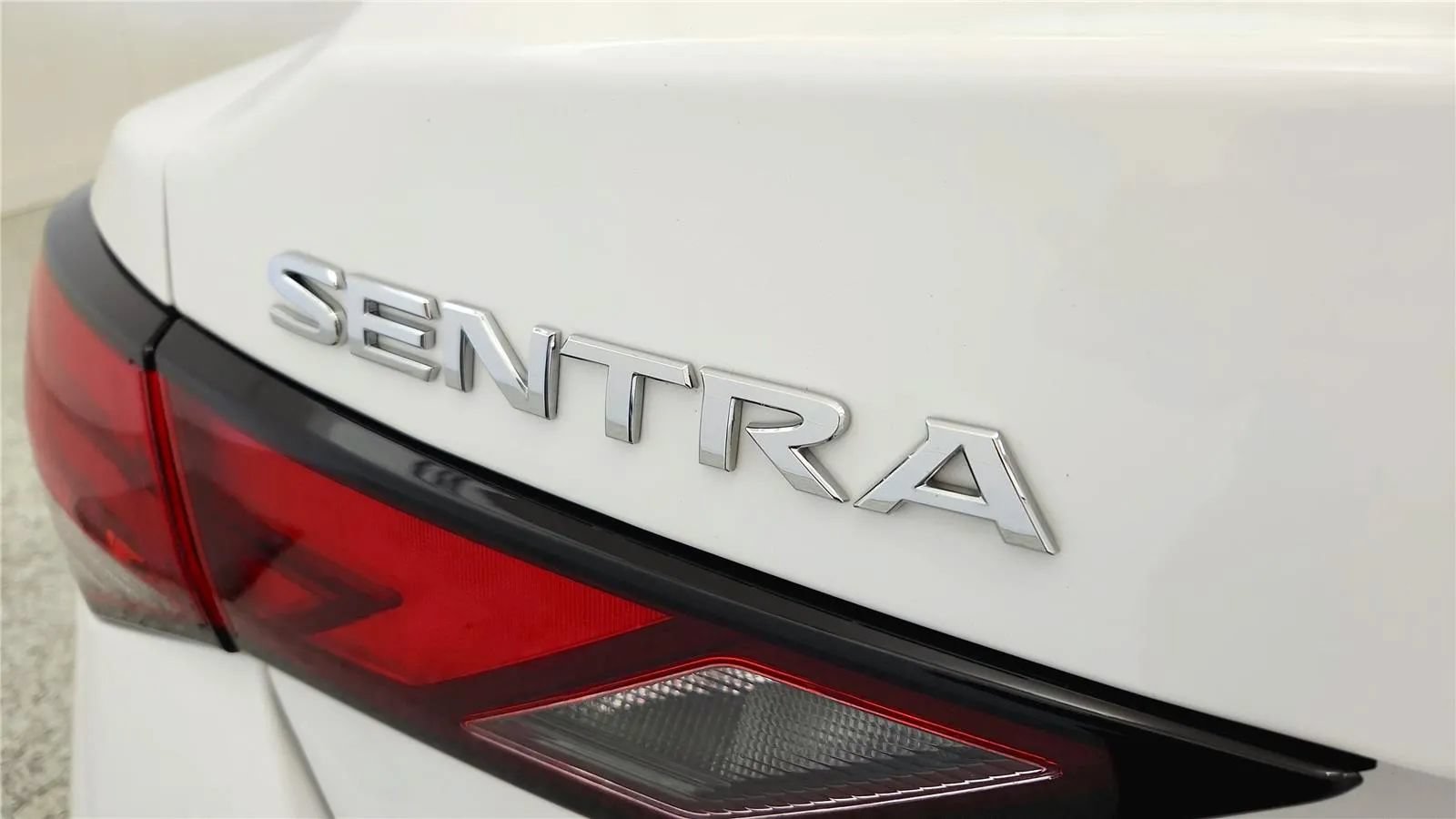 Used 2024 Nissan Sentra SV FWD image 17