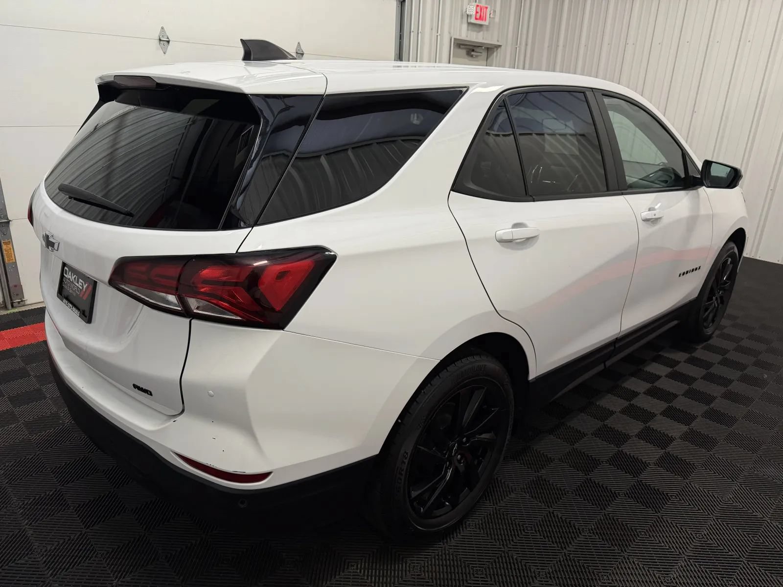 Used 2023 Chevrolet Equinox LS w/ LS Convenience Package AWD/4WD image 4