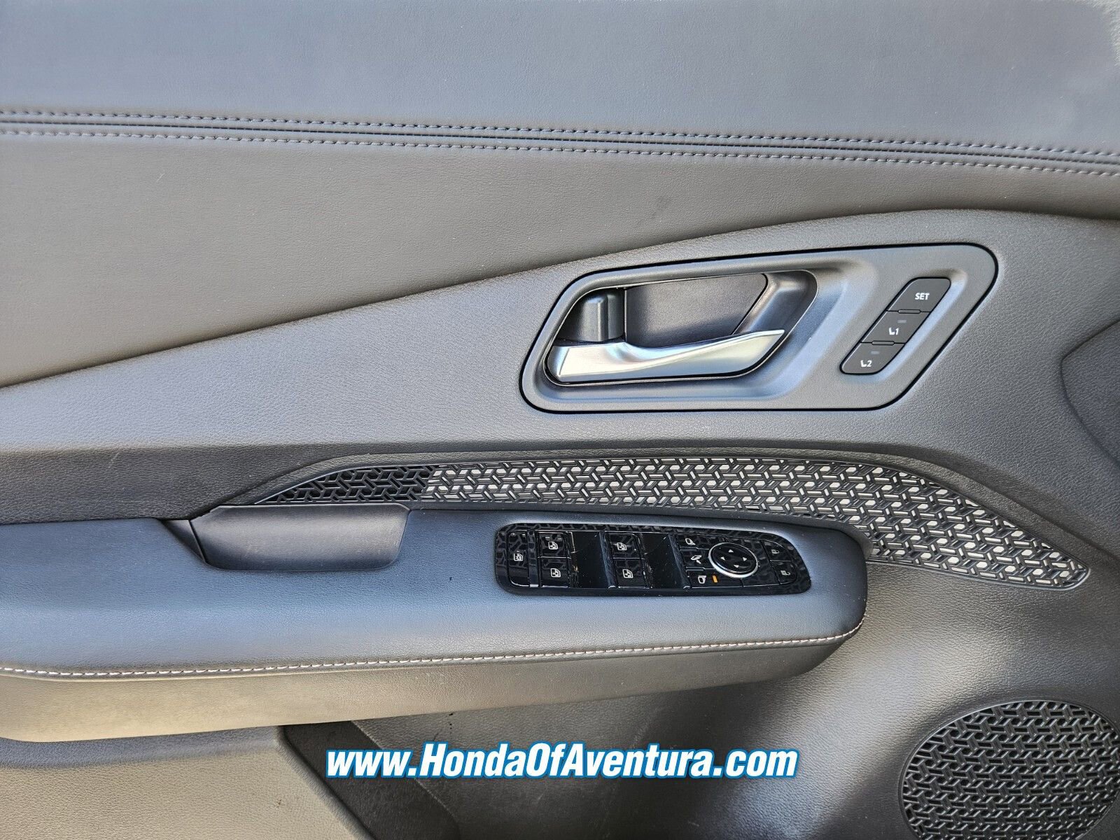 Used 2024 Nissan Ariya FWD image 23