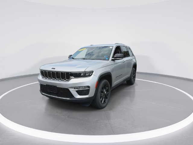 Used 2022 Jeep Grand Cherokee Limited AWD/4WD image 4