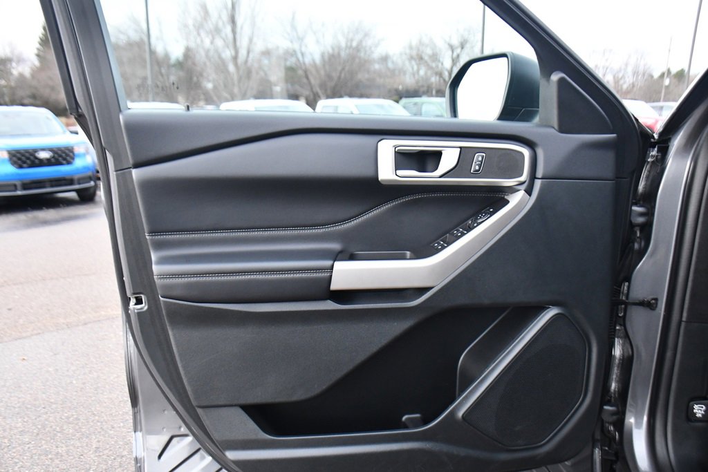 Used 2023 Ford Explorer XLT w/ Equipment Group 202A image 25