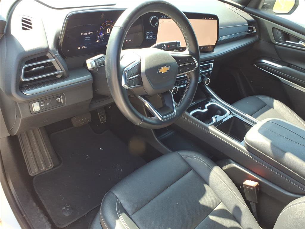 Used 2025 Chevrolet Traverse LT FWD image 12