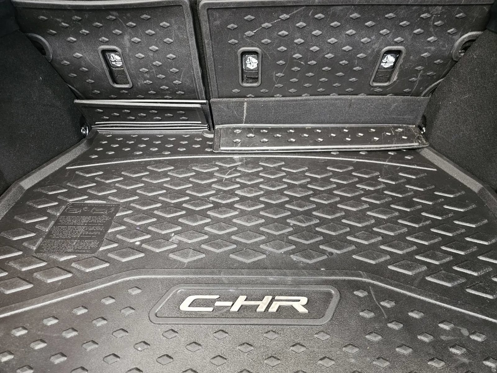 Used 2022 Toyota C-HR XLE FWD image 10