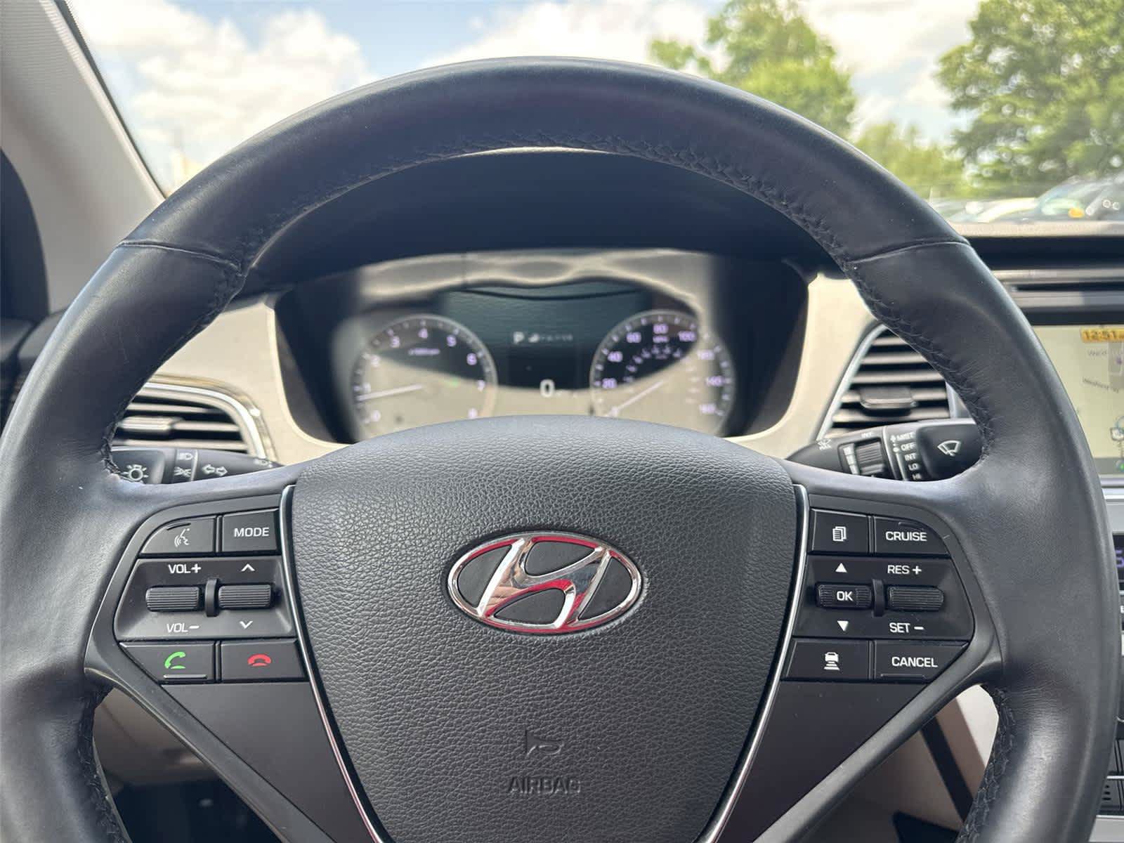 Used 2016 Hyundai Sonata Limited w/ Option Group 05 FWD image 17