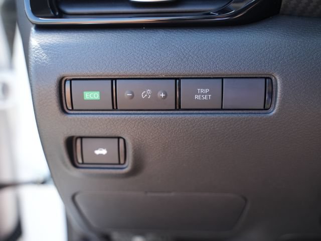 Used 2025 Nissan Sentra SR FWD image 34