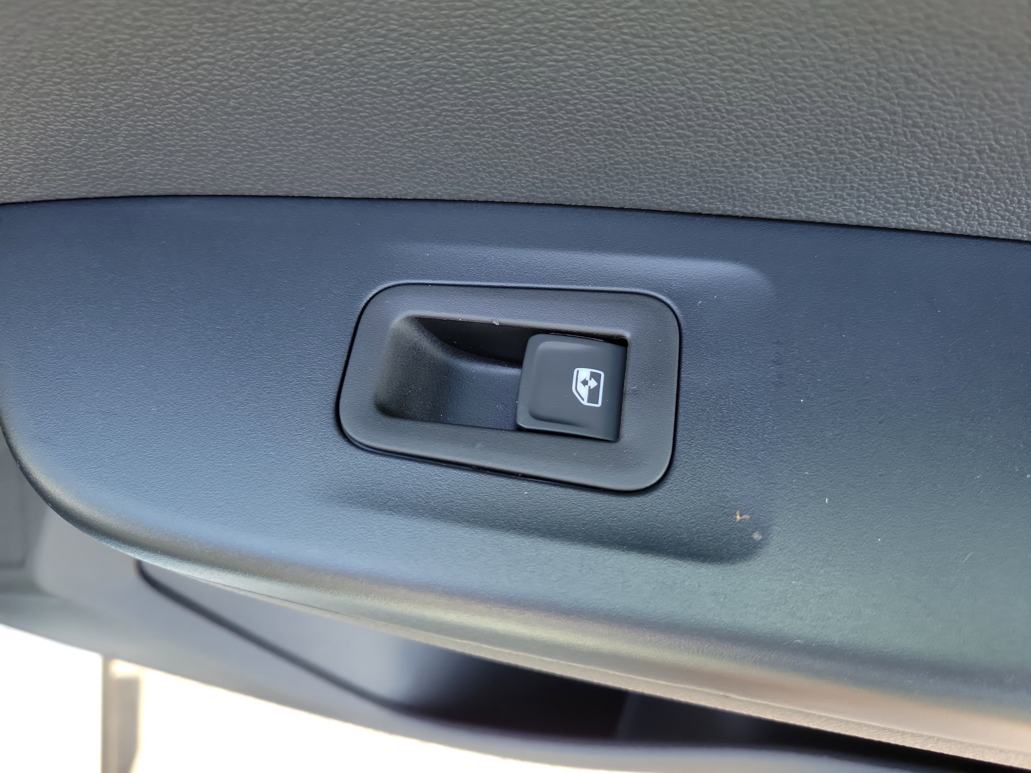 New 2026 Volkswagen Taos SE FWD image 9