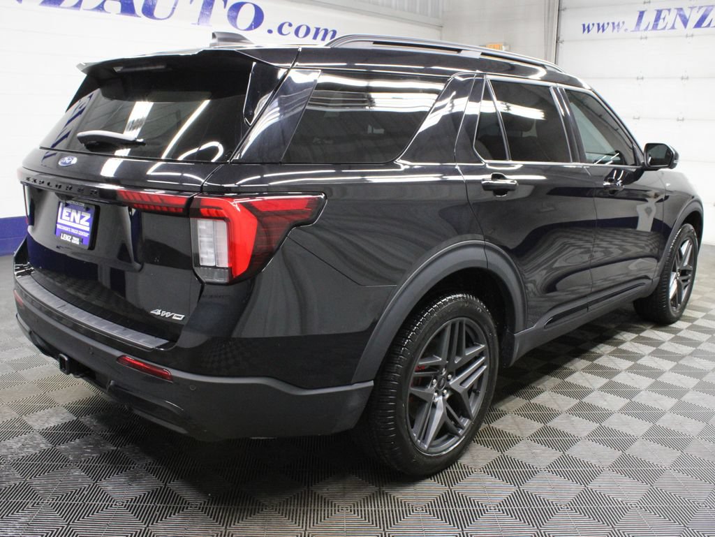Used 2025 Ford Explorer ST-Line w/ ST-Line Street Pack AWD/4WD image 6