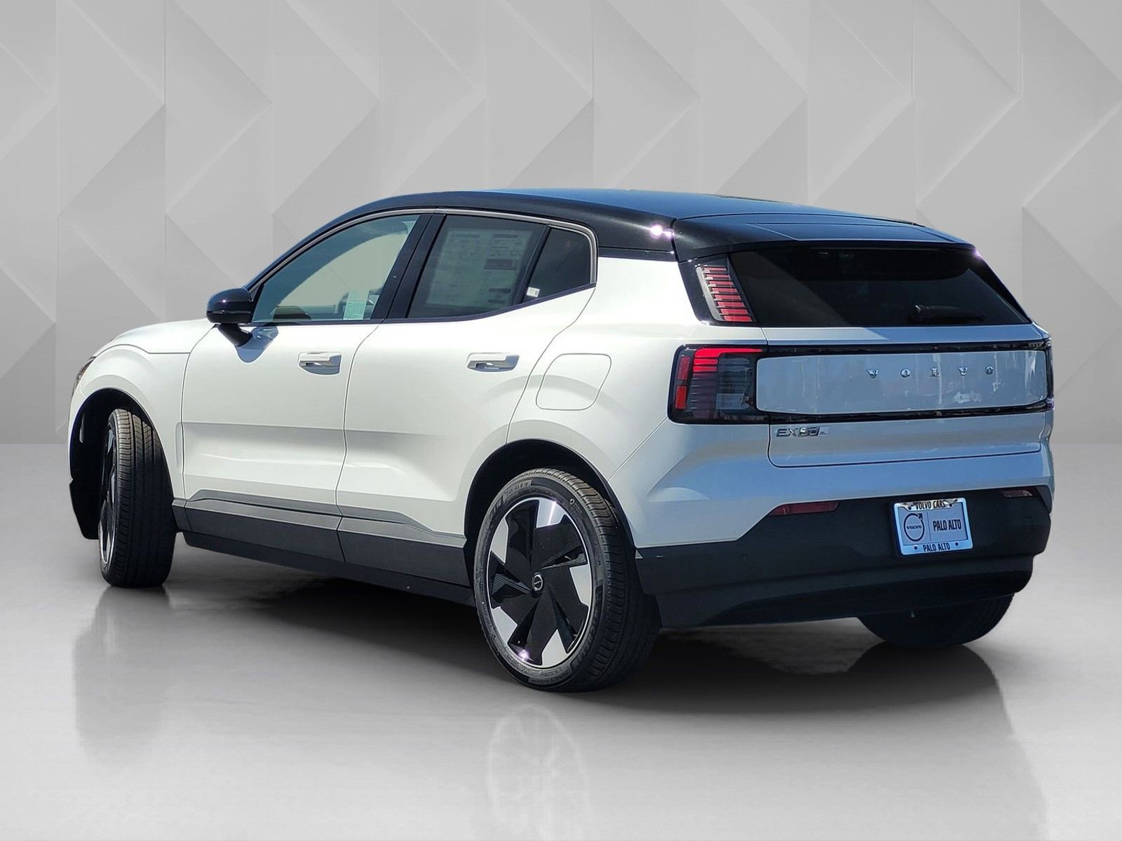 New 2026 Volvo EX30 Plus w/ Protection Package Premier image 4