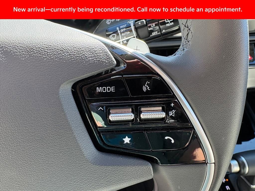 Used 2025 Kia Niro EX image 12