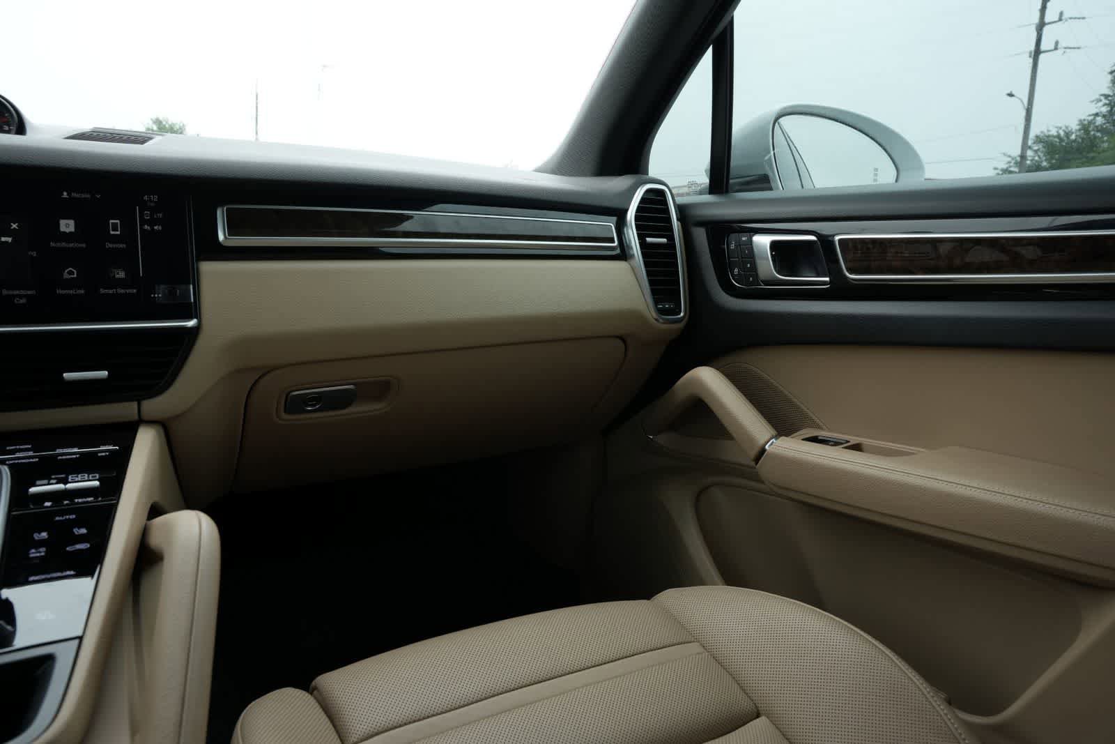 Used 2023 Porsche Cayenne Platinum Edition AWD/4WD image 7