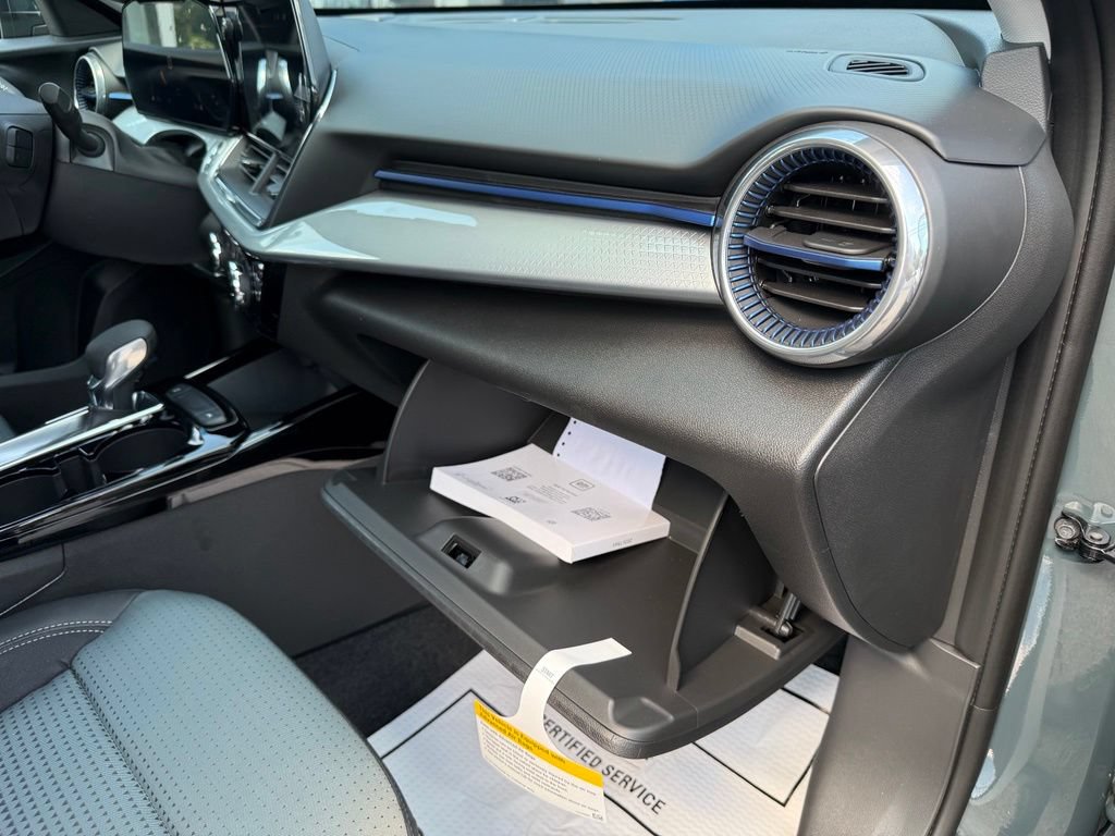 New 2026 Chevrolet Trax LT w/ LT Convenience Package FWD image 39