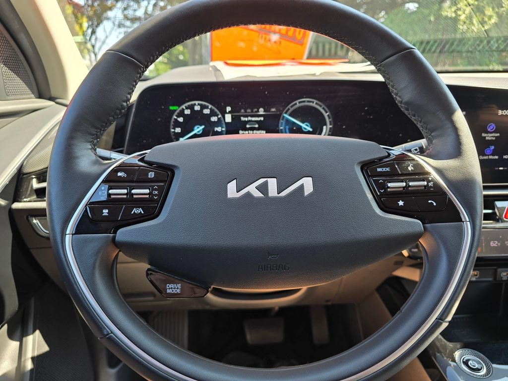 Certified 2023 Kia Niro Wind w/ Wind Preserve Package FWD image 15
