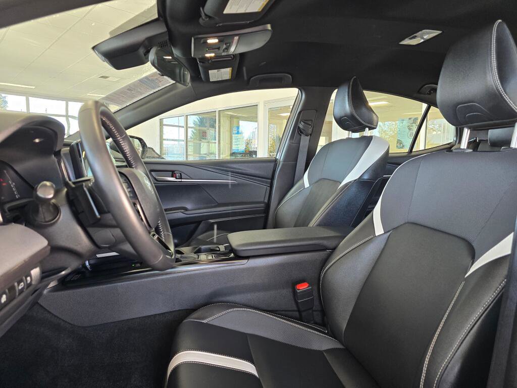 Used 2025 Toyota Camry SE image 22