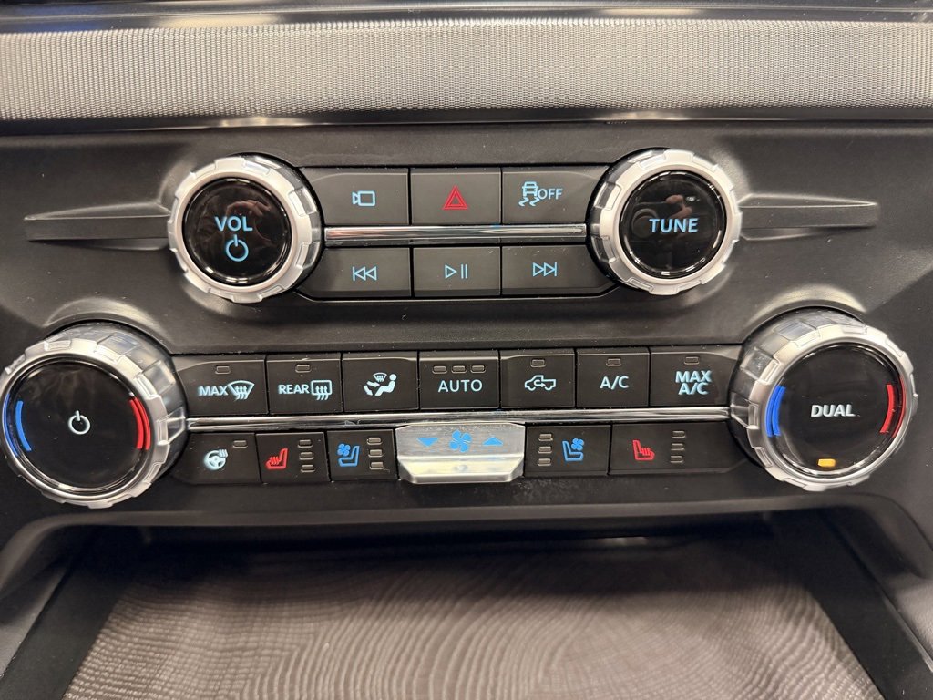 Used 2025 Ford F450 Platinum w/ FX4 Off-Road Package image 48