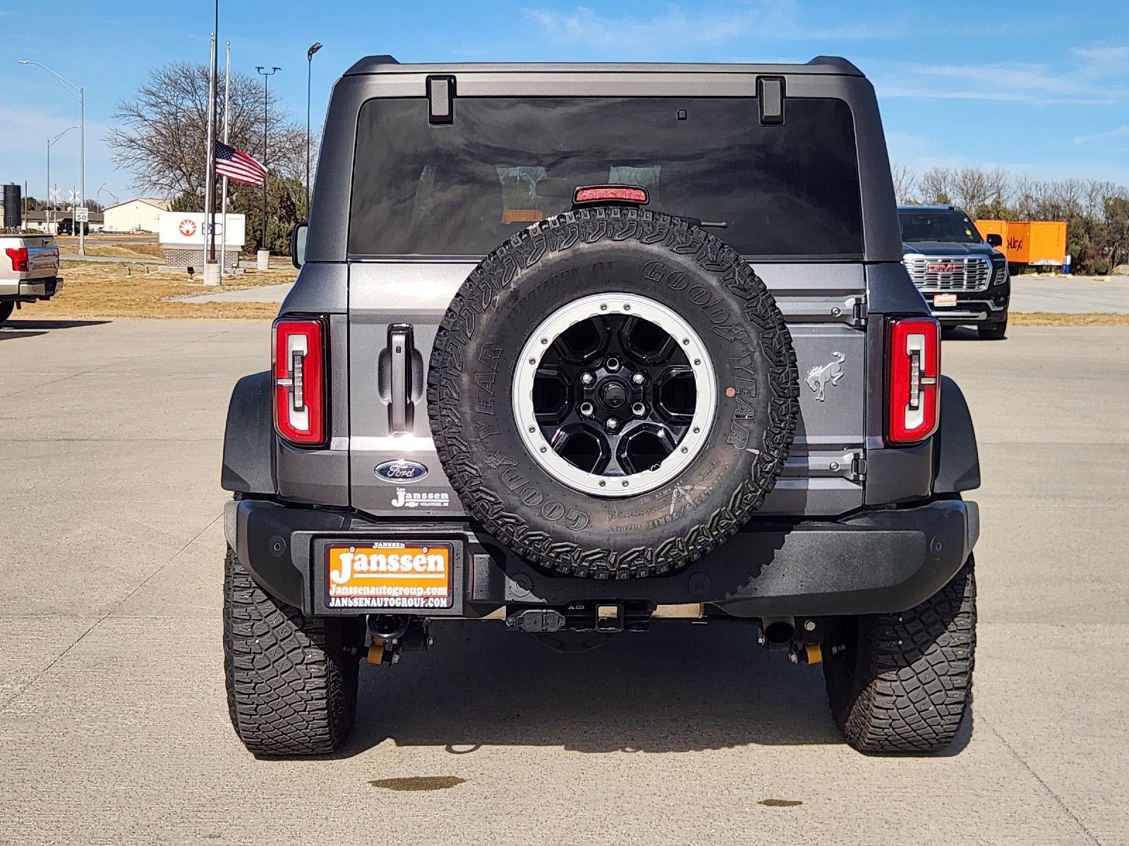 Used 2023 Ford Bronco Outer Banks w/ Sasquatch Package AWD/4WD image 7