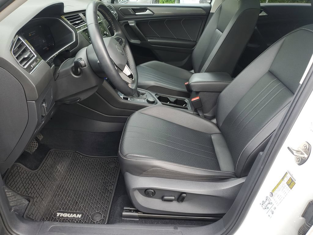 Used 2022 Volkswagen Tiguan SE w/ Panoramic Sunroof Package AWD/4WD image 19
