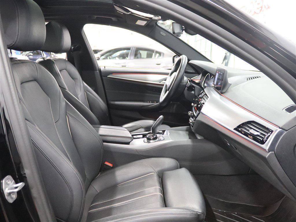 Used 2018 BMW 530i xDrive image 15