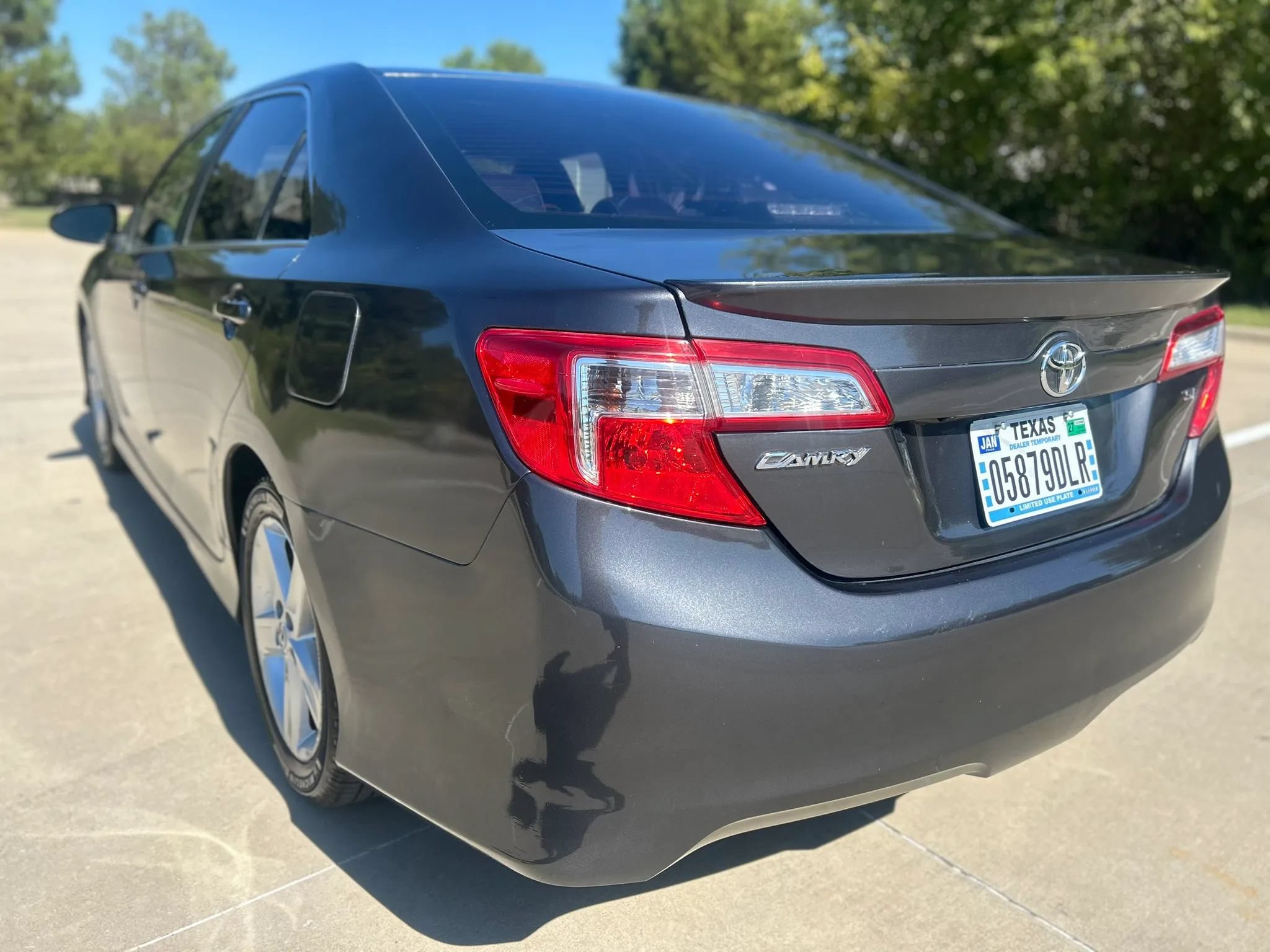 Used 2014 Toyota Camry SE FWD image 8