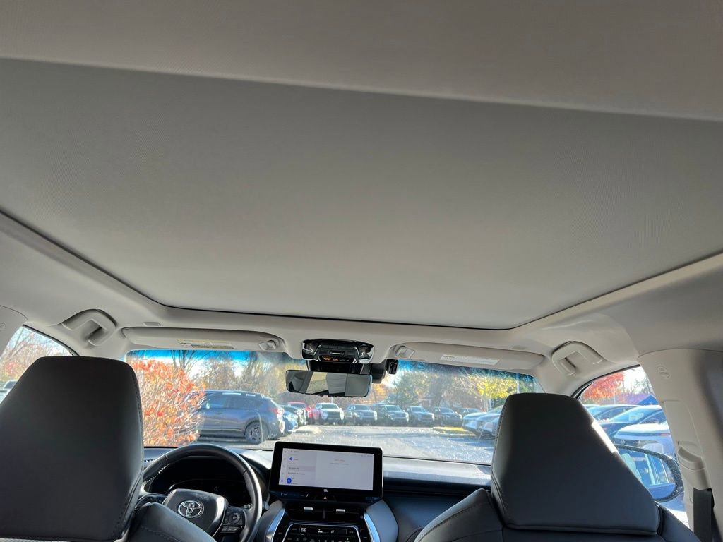 Used 2023 Toyota Venza Limited image 23