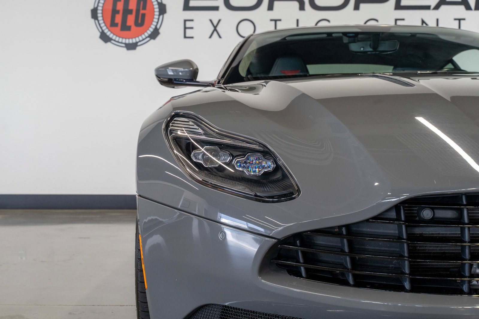 Used 2018 Aston Martin DB11 V12 RWD image 31