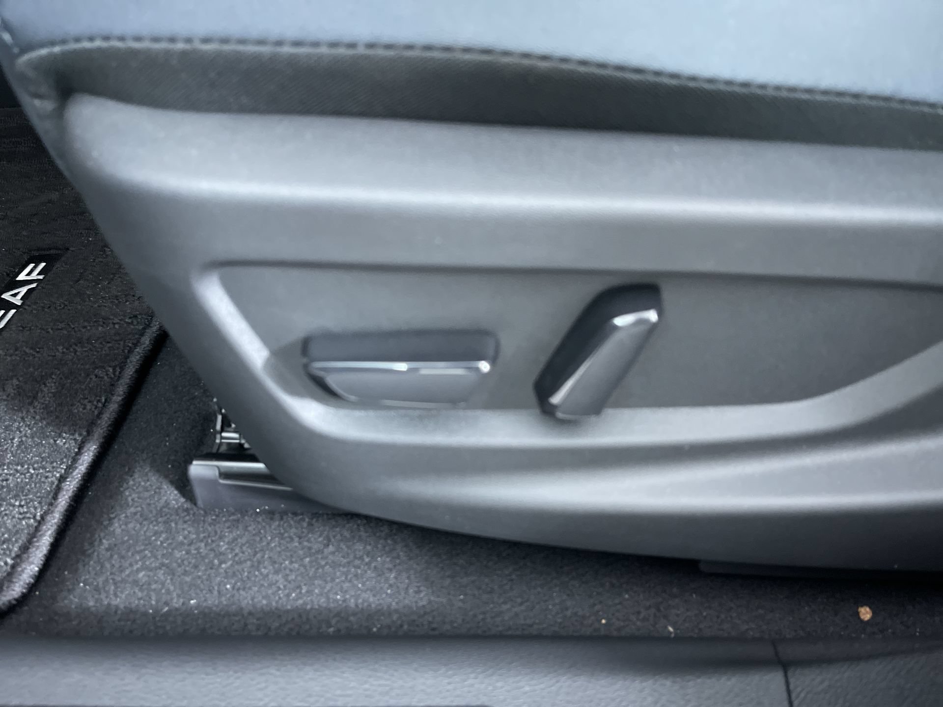 New 2026 Nissan Leaf SV+ w/ Floor Mat Package (SV+) FWD image 13