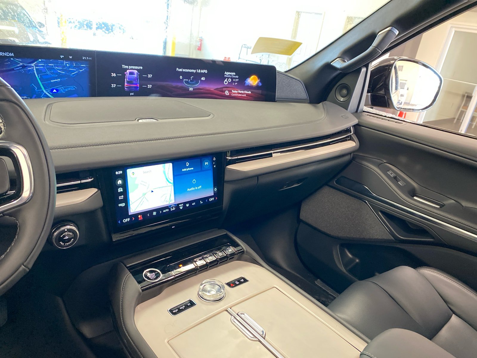 New 2026 Lincoln Navigator Reserve w/ Jet Appearance Package AWD/4WD image 16