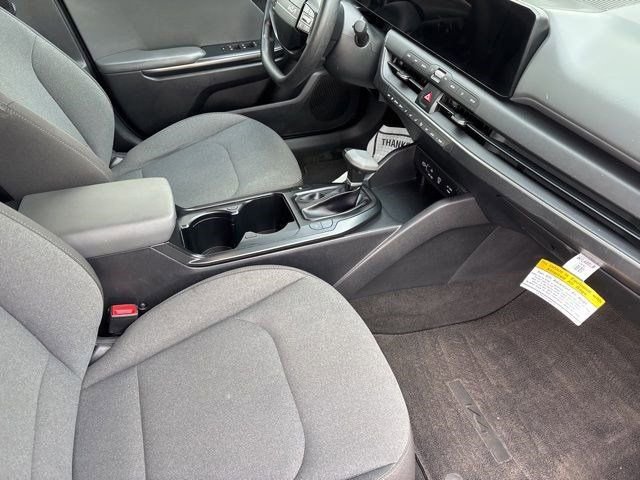 Used 2025 Kia K4 LXS image 36
