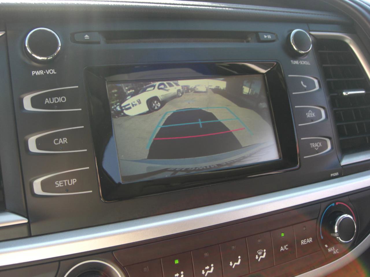 Used 2016 Toyota Highlander LE FWD image 22