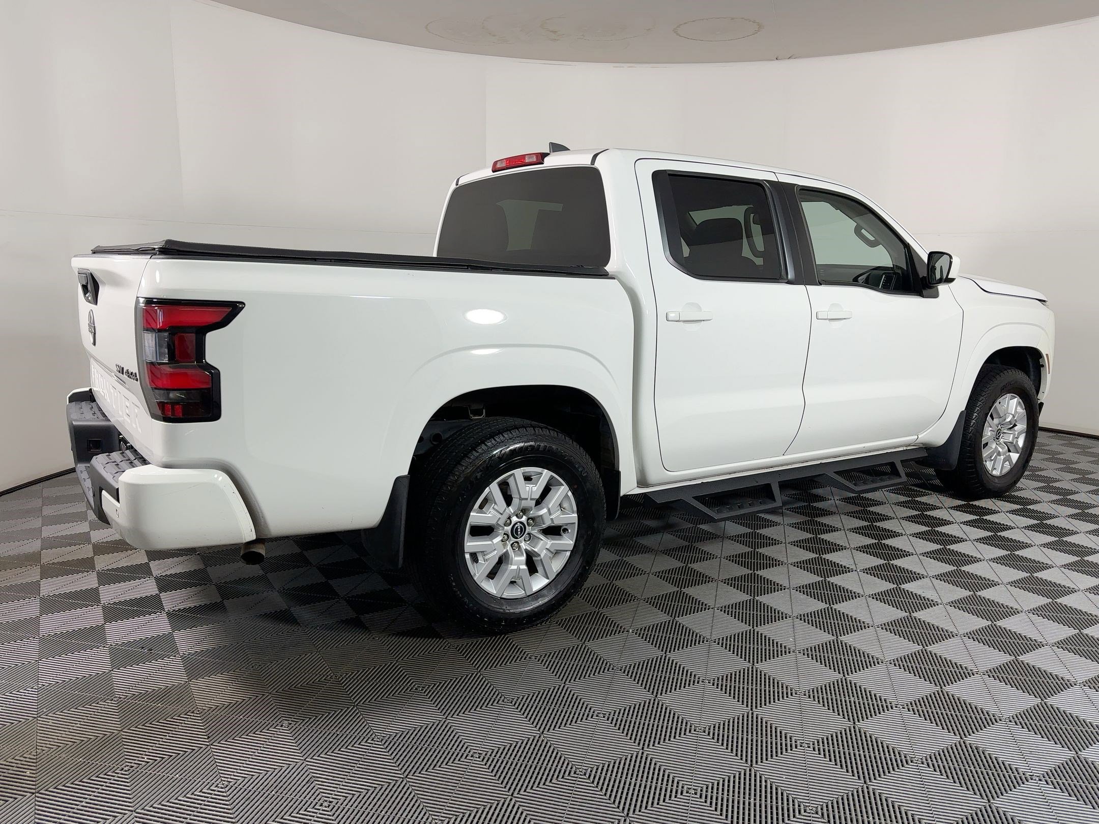 Used 2023 Nissan Frontier SV w/ Technology Package image 8