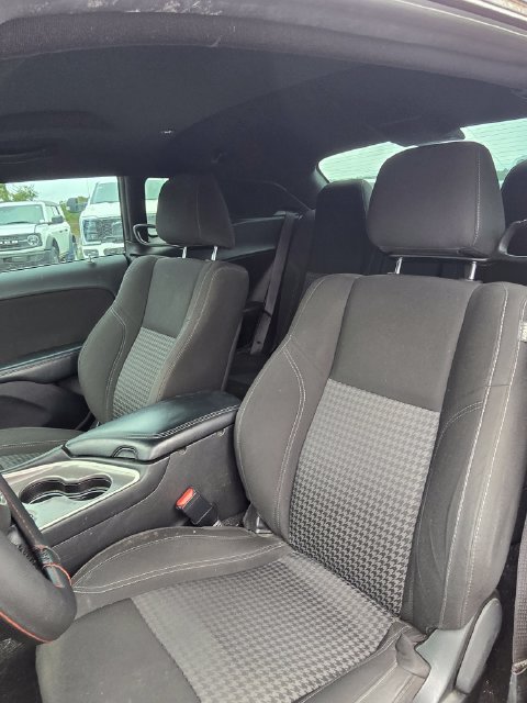 Used 2022 Dodge Challenger SXT RWD image 9