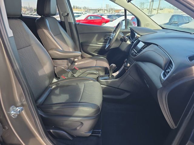 Used 2021 Chevrolet Trax LT w/ LT Convenience Package image 19