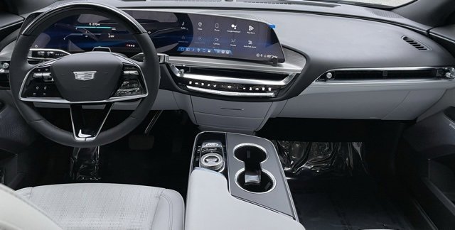 Used 2024 Cadillac Lyriq Luxury image 16