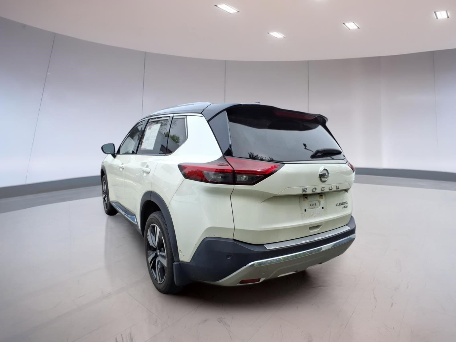 Used 2021 Nissan Rogue Platinum AWD/4WD image 3