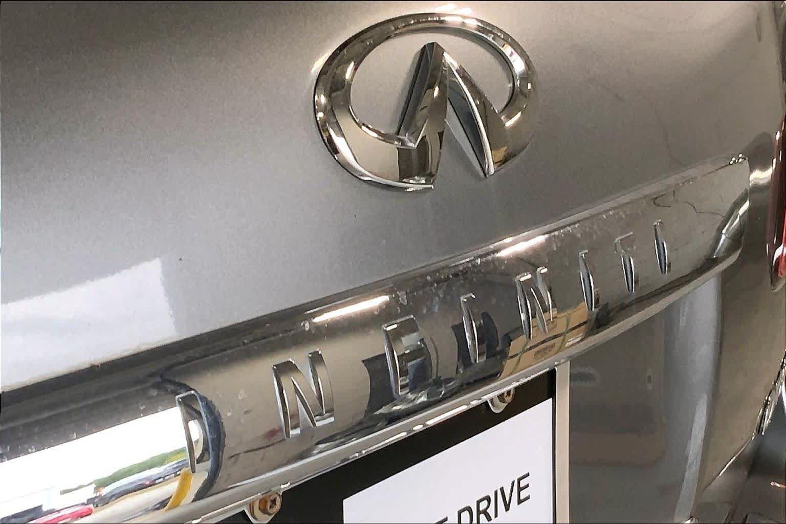 Used 2015 INFINITI QX80 2WD w/ 22" Wheel Package image 30