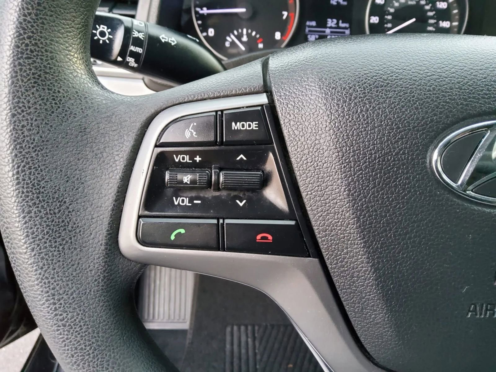 Used 2017 Hyundai Elantra SE image 5