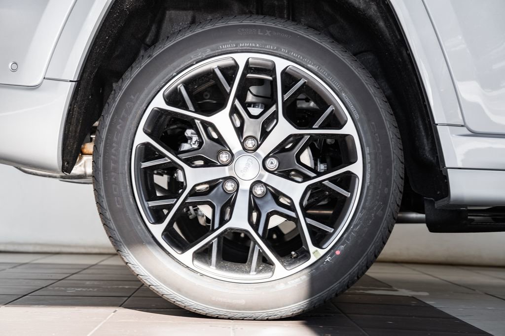 New 2025 Jeep Grand Cherokee Summit image 17