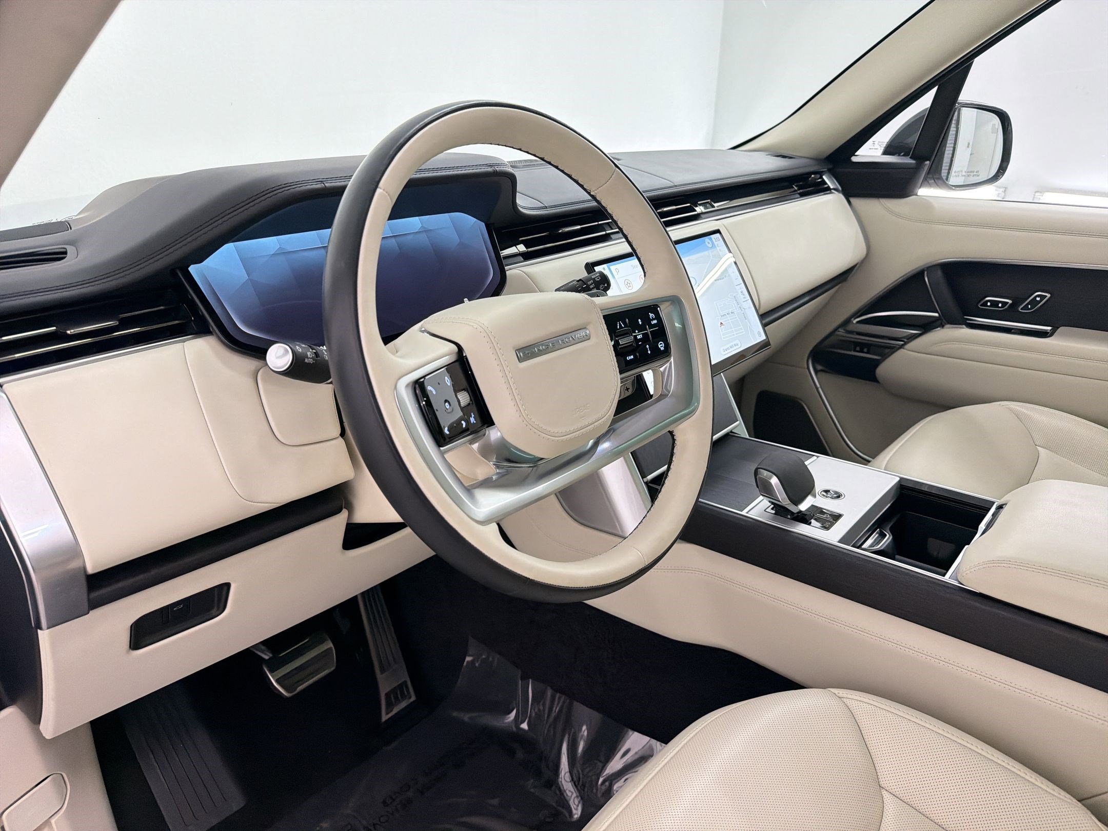 Certified 2024 Land Rover Range Rover Autobiography AWD/4WD image 4
