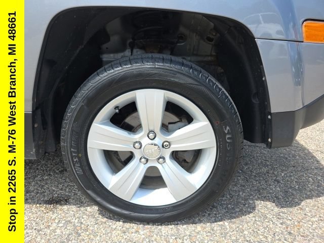 Used 2014 Jeep Patriot Latitude AWD/4WD image 8